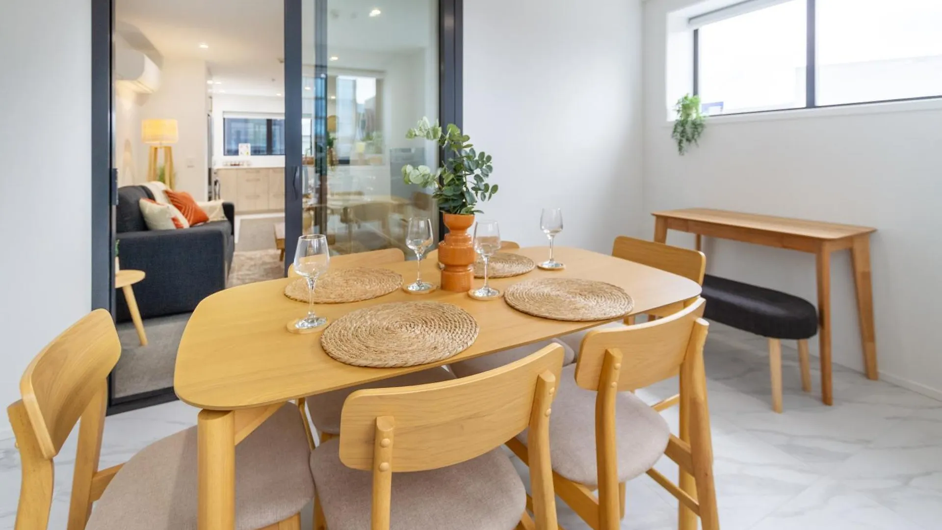 Modern City Lifestyle: 2 Bedroom 1 Bath Christchurch 0*,