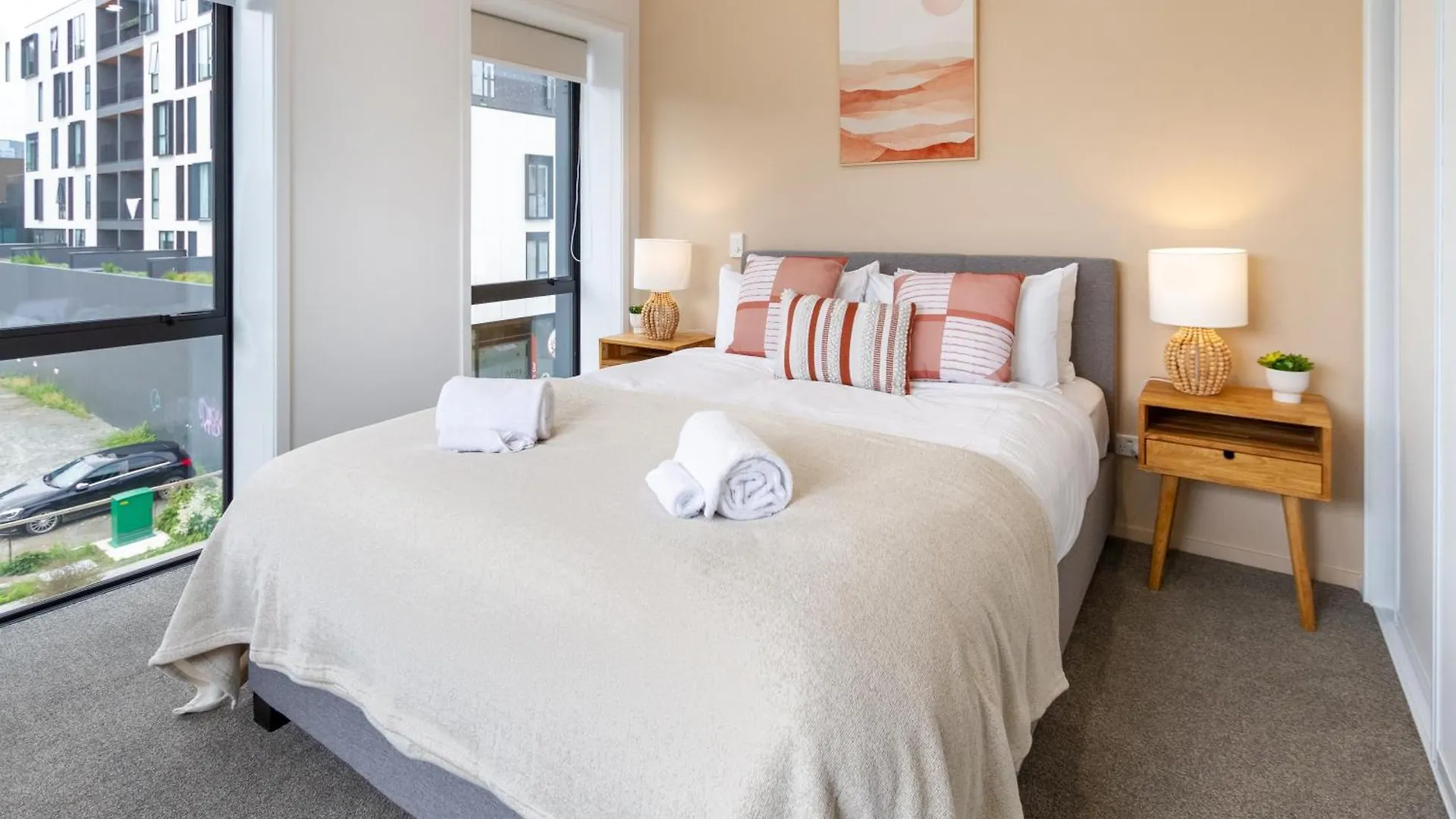 Modern City Lifestyle: 2 Bedroom 1 Bath Christchurch 0*,