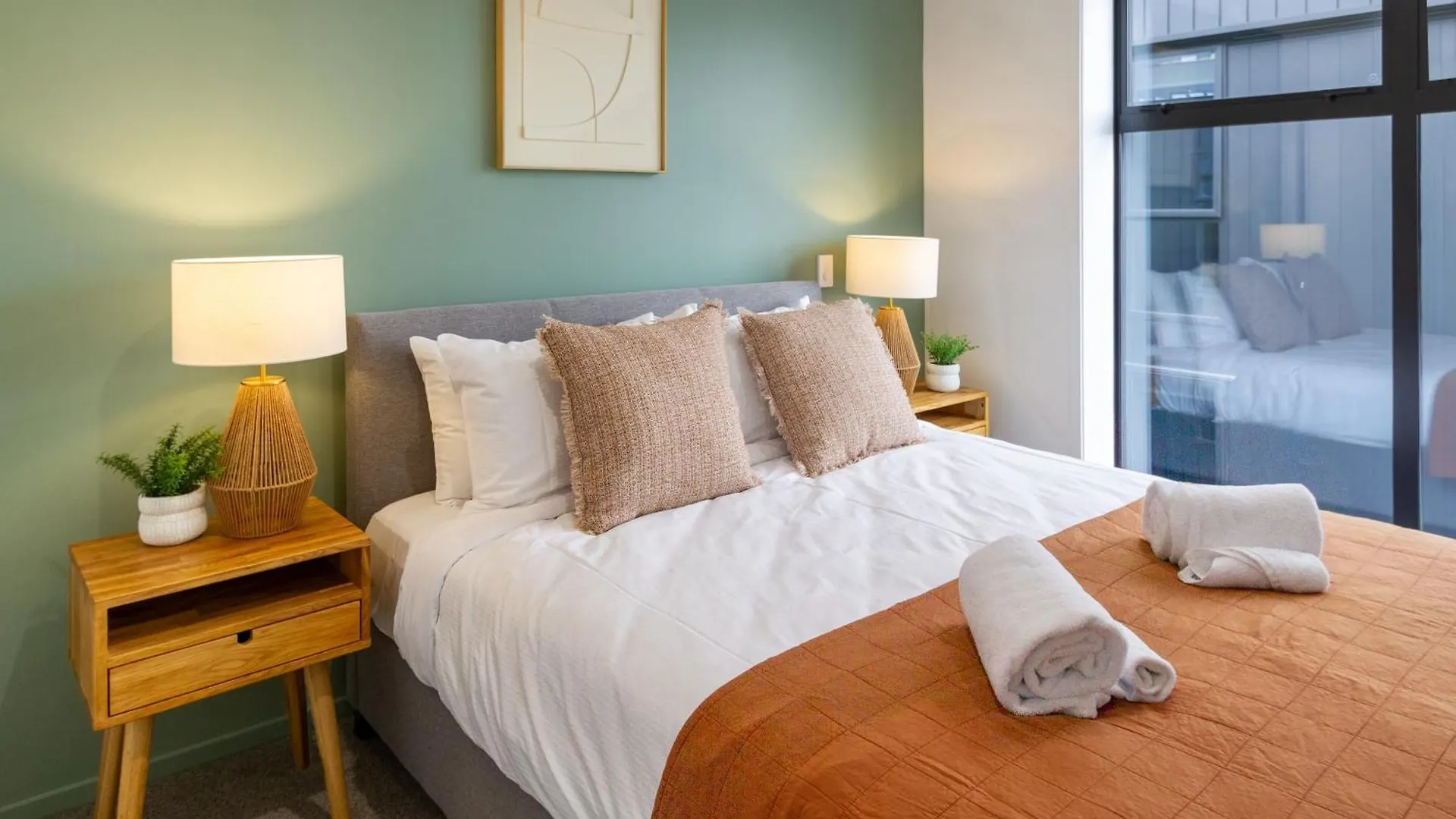 Modern City Lifestyle: 2 Bedroom 1 Bath Christchurch
